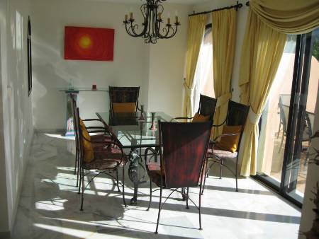 LOS PULUS DINING ROOM 2